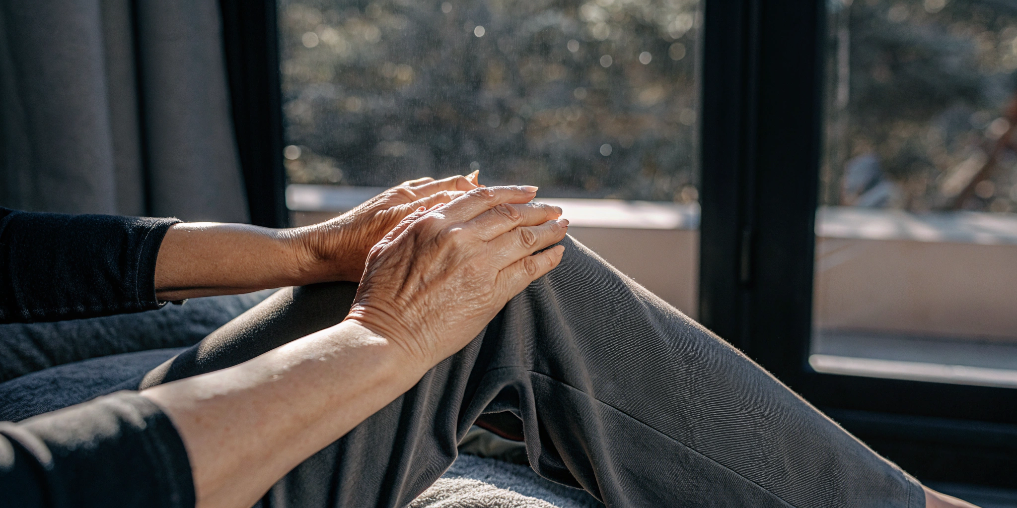 how-to-find-the-best-topical-cream-for-arthritis-691825 Hands soothing an arthritic knee with the best topical cream for arthritis.